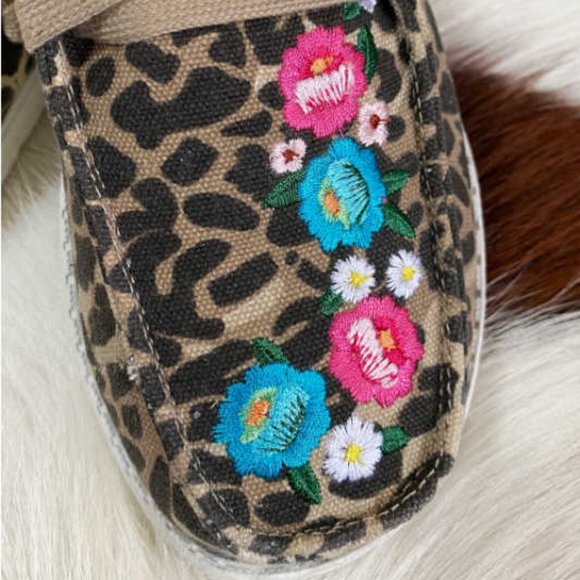 New Gypsy Jazz FLO Tan Leopard With Floral Embroidery Slip On Sneakers - Picture 4 of 5